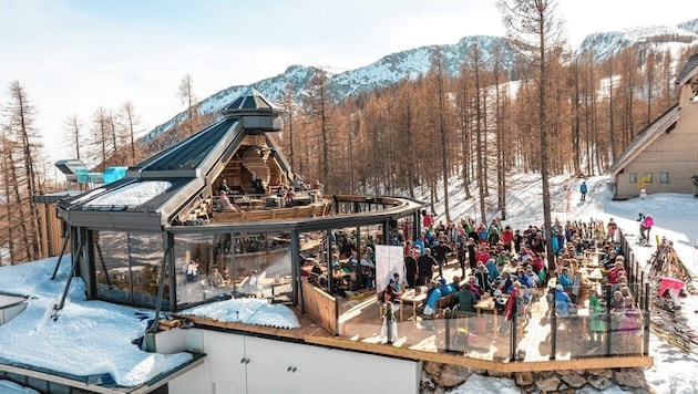 Ohne Reservierung gibt es im Panoramarestaurant auf der Petzen keinen Platz. (Bild: Petzen Bergbahn)