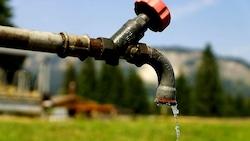 Um die Trinkwasserversorgung zu sichern, wird ein Notfallplan erarbeitet. (Bild: stock.adobe.com)