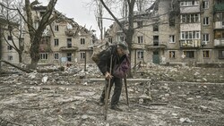 Hunderttausende stehen in der Ukraine vor dem Nichts. Die EU will russisches Geld für den Wiederaufbau verwenden. (Bild: Aris Messinis / AFP)
