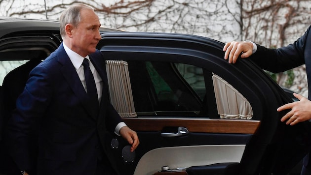 Vor drei Jahren war Putin zu Besuch im Kanzleramt in Berlin. Jetzt würde er dort verhaftet werden. (Bild: APA/AFP/John MACDOUGALL)