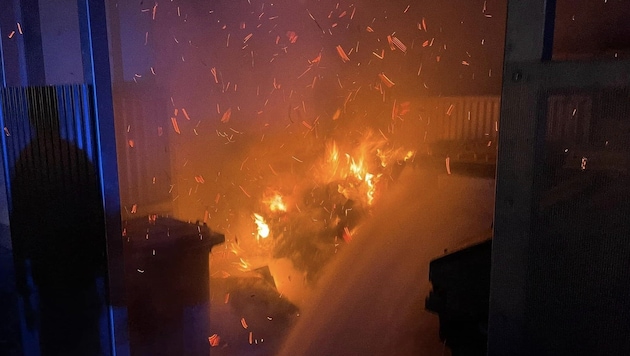 Mehrere Müllcontainer brannten in der Nacht auf Montag in Kärnten. (Bild: FF St. Andrä im Lavanttal/diewehr.at)