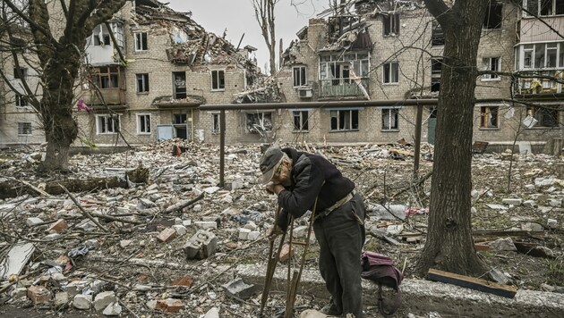 Die russische Armee kommt in der umkämpften ostukrainischen Stadt Awdijiwka stückweise voran. Die Menschen stehen vor den Trümmern ihrer Existenz. (Bild: AFP)