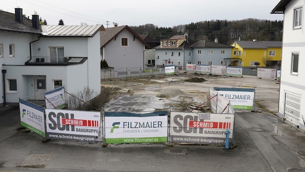 Der Verkauf dieses Grundstücks im Zentrum von Vorchdorf bleibt weiter umstritten. (Bild: Wenzel Gerhard)