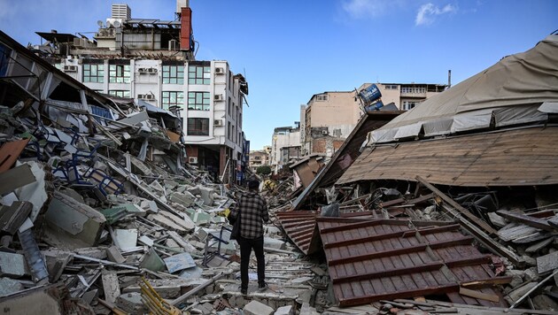 Die Folgen des Erdbebens werden in beiden Ländern noch lange deutlich sicht- und spürbar sein. (Bild: APA/AFP/OZAN KOSE)
