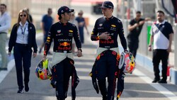 Sergio Perez (l.) und Max Verstappen (r.) (Bild: AP Photo/Frank Augstein)