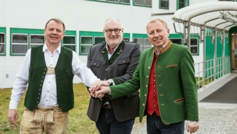 Sepp Loibner mit Landesdirektor Gerhard Koch (Mitte) und seinem Nachfolger „Wetter-Pauli“ Prattes (re.). (Bild: ORF/Regine Schöttl)