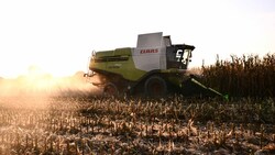 Der Streit um das Aus für Verbrennungsmotoren in der EU geht weiter. Nun hat die italienische Landwirtschaft eine neue Forderung gestellt. (Bild: APA/AFP/MARCO BERTORELLO)