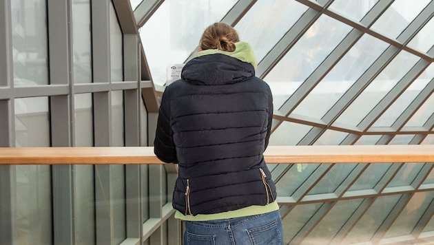 Ärzte bestätigen die Leiden der Frau, unter anderem Probleme mit der Wirbelsäule. Sie kämpft vor Gericht um Reha-Geld. (Bild: DORISSEEBACHER)