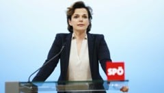 Wo ist Pamela Rendi-Wagner? Die Frage drängt sich angesichts des Kampfes um die SPÖ-Parteispitze auf. (Bild: APA/EVA MANHART)