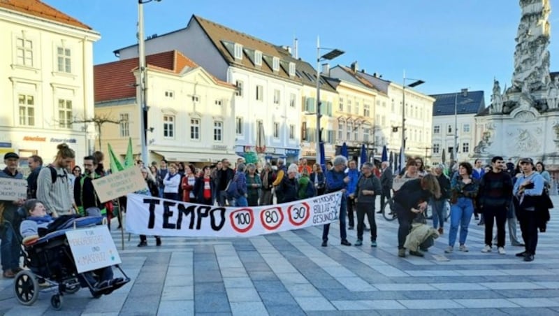 „Fridays For Future“-Kundgebung am Rathausplatz in St. Pölten (Bild: APA/CHRISTOPHER ECKL)