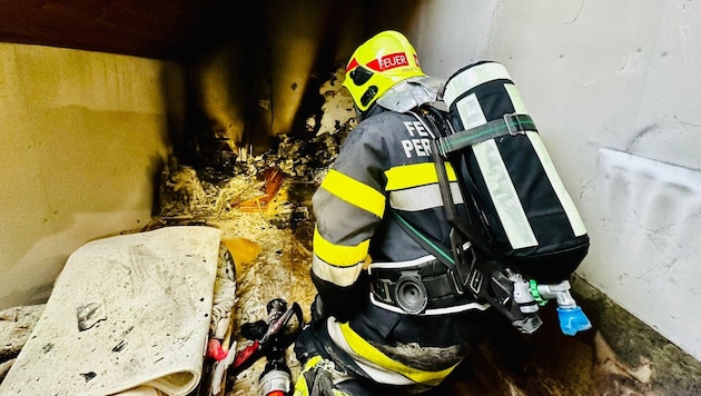 Angehender Zimmerbrand: Die FF Peratschitzen, die FF Stein im Jauntal und die FF Eberndorf standen im Einsatz. (Bild: FF Peratschitzen)