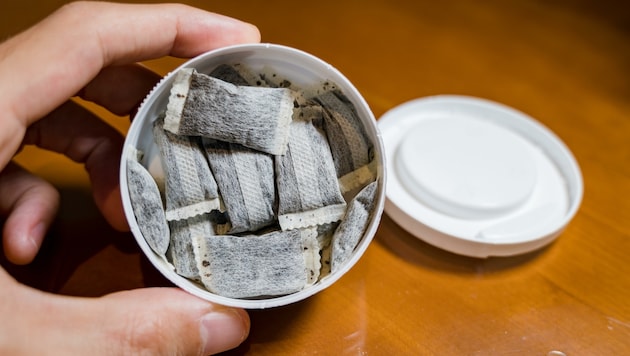 Nikotinbeutel - besser bekannt als Snus - haben sich zu einem Jugendtrend entwickelt. Doch sie sind gefährlich. (Bild: stock.adobe.com)