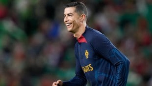 Cristiano Ronaldo hat einen offenbar sehr berühmten Gast eingeladen. (Bild: Associated Press)