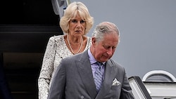 König Charles und seine Ehefrau Camilla müssen ihre Frankreich-Reise verschieben. (Bild: APA/AFP/Adalberto ROQUE)