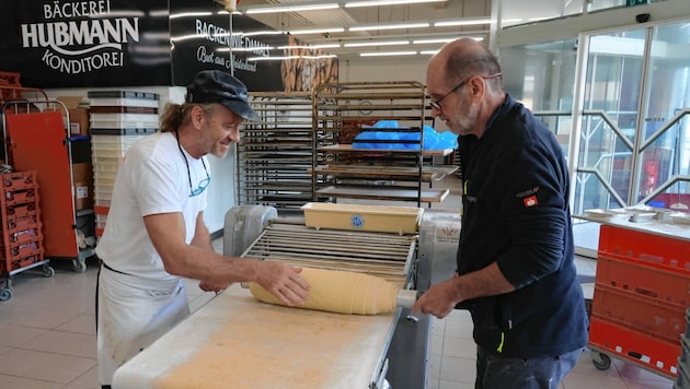 In der Bäckerei Hubmann packt Senior-Chef Josef Hubmann mit seinen 69 Jahren noch immer jeden Tag selbst mit an. (Bild: Christian Jauschowetz)