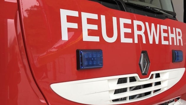 Mit schwerem Atemschutz rückten Feuerwehrleute zur Brandbekämpfung an. (Bild: FF St. Margarethen o.T.)