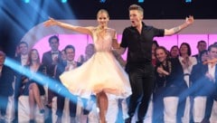 Mirjam Weichselbraun und Andi Knoll beim „Dirty Dancing“ (Bild: ORF)