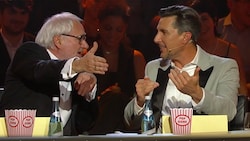 Michael Schottenberg und Balázs Ekker in einer hitzigen Diskussion. (Bild: ORF)