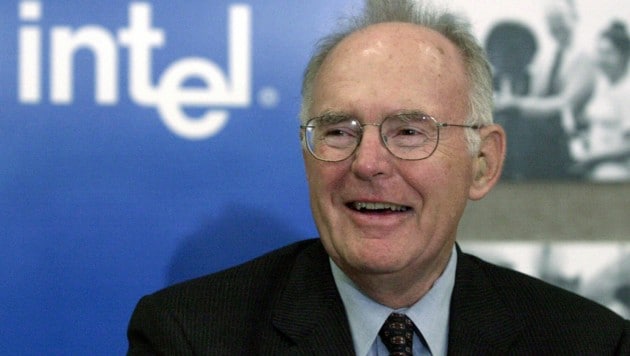 Intel kommentierte den Tod des Firmenmitgründers via Twitter mit den Worten „Heute haben wir einen Visionär verloren“. (Bild: AP2001)