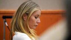 Gwyneth Paltrow wirkt beim Prozess am 22. März im Gerichtssaal bestürzt und schlägt die Augen nieder. (Bild: Copyright 2023 The Associated Press. All rights reserved.)