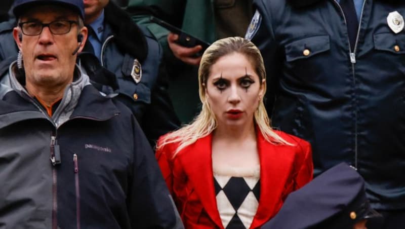 Lady Gaga am 25. März 2023 bei den Dreharbeiten zu dem Film „Joker: Folie à Deux“ in New York (Bild: APA/Photo by KENA BETANCUR/AFP)