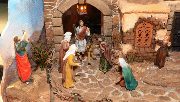 Palm Sunday: Jesus once rode into Jerusalem on a donkey, as shown by Hermann Bidner in his Passion Nativity scene in Villach-Völkendorf. (Bild: Rojsek-Wiedergut Uta)