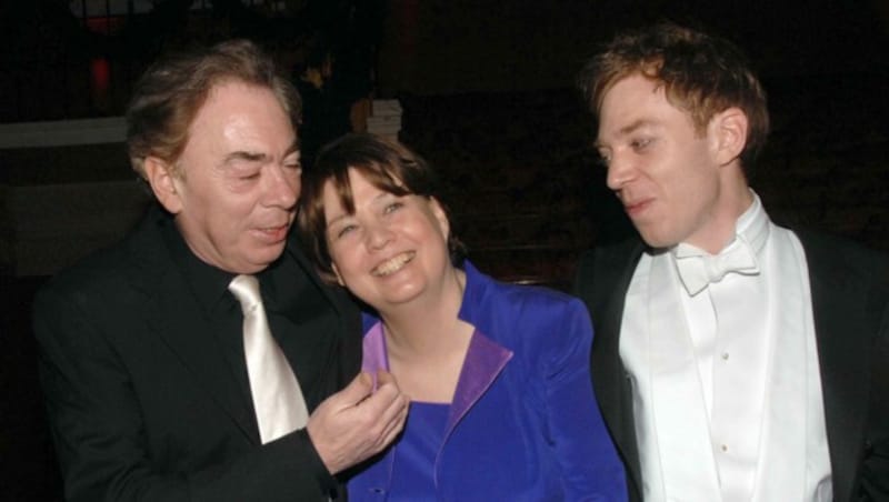 Nicholas Lloyd Webber (rechts) posiert auf dem Foto im Jahre 2007 mit seinen geschiedenen Eltern Andrew Lloyd Webber und Sarah Hugill. (Bild: www.photopress.at)