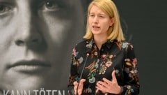 LH-Vize Christine Haberlander (ÖVP) bei der Präsentation einer Kampagne gegen Cybermobbing vor zwei Jahren. (Bild: Dostal Harald)