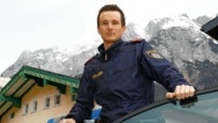 Auf einer Skitour in Werfenweng entdeckte Polizist Stefan Koller in einem Graben einen schwerverletzten Wintersportler und reagierte goldrichtig. (Bild: GERHARD SCHIEL)