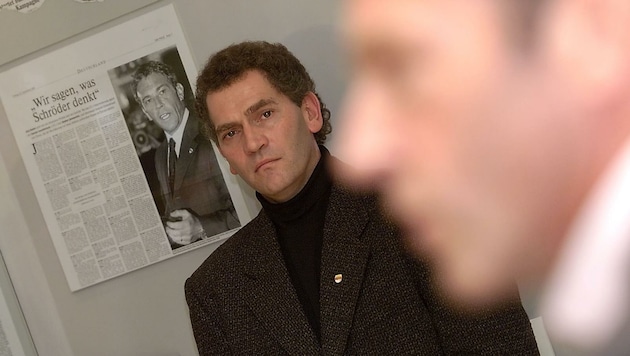 Horst Binder als Leibwächter von Landeshauptmann Jörg Haider (re.) (Bild: Walter Fritz)