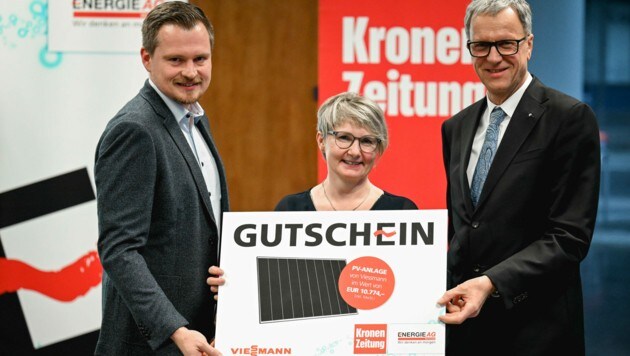 El director de ventas de Energie-AG, Klaus Dorninger, con Manfred Stieger (Viessmann/l.) y Sonja Jetzinger.  (Imagen: Markus Wenzel)