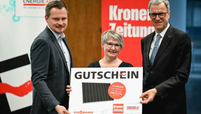 Energie-AG-Vertriebschef Klaus Dorninger mit Manfred Stieger (Viessmann/l.) und Sonja Jetzinger. (Bild: Markus Wenzel)