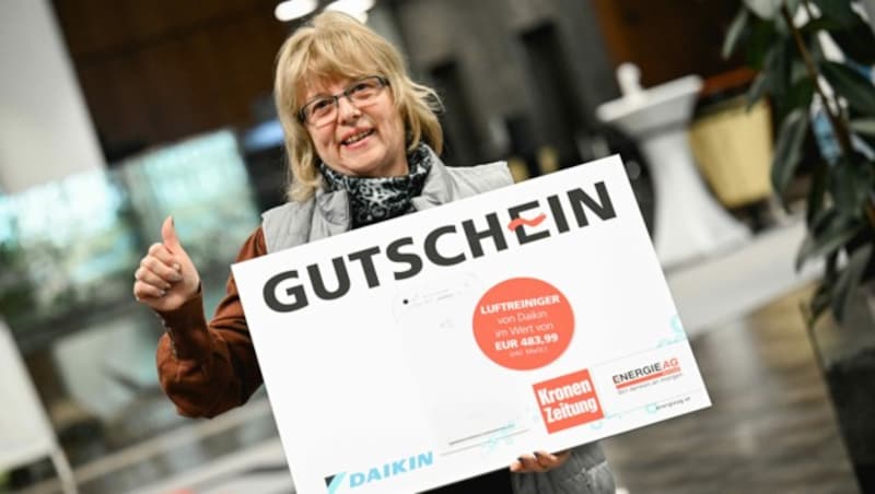 Daumen nach oben! Gabriele Schramml nach der Preisübergabe im PowerTower. (Bild: Markus Wenzel)