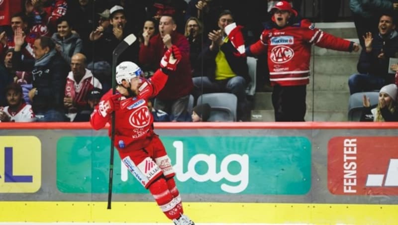 Rihards Bukarts jubelte mit den KAC-Fans. (Bild: GEPA pictures)