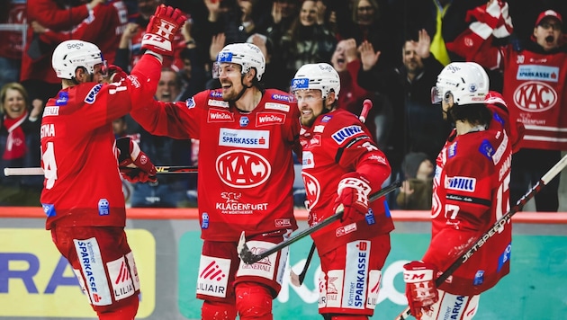 Paul Postma, Nick Petersen, Rihards Bukarts und Manuel Ganahl knallten Salzburg mit 6:2 vom Eis. (Bild: GEPA pictures)