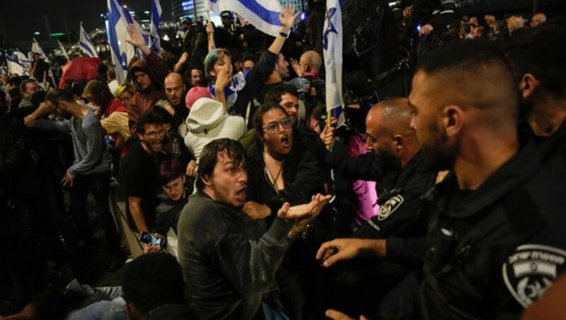 Auch am Samstag kam es in Israel zu Protesten. (Bild: AP)