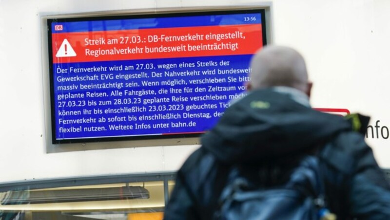 Auch der Streik Ende März 2023 hatte den Bahnverkehr in Deutschland zum Erliegen gebracht. (Bild: APA/dpa/Uwe Anspach)