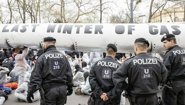 In 2023, protests against the gas conference escalated. (Bild: APA/TOBIAS STEINMAURER)
