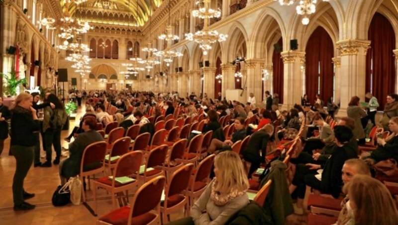 Erste Einschulung der Kinderschutzbeauftragten im Rathaus (Bild: Jöchl Martin)