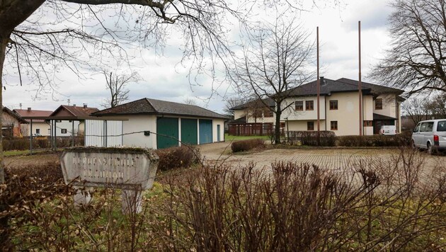 Die ehemalige Berufsschule in Braunau ist seit Montag ein Flüchtlingsquartier. (Bild: Scharinger Daniel)