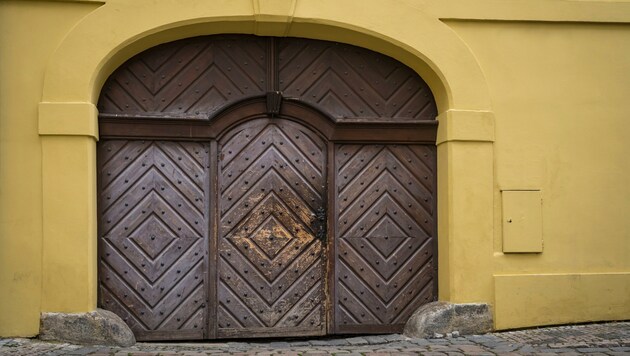 Wildfremde Menschen kamen voll Sorge zum Schloss der Familie, um den „Gefangenen“ zu befreien (Symbolbild). (Bild: stock.adobe.com)