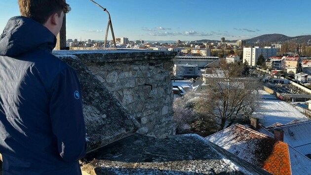 Blick vom Grazer Kalvarienberg Dienstagfrüh: Die steirische Landeshauptstadt zeigte sich noch einmal im weißen Kleid. (Bild: Barbara Winkler)