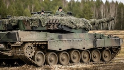 Training am Kampfpanzer-Leopard in Polen (Bild: APA/AFP/Wojtek RADWANSKI)
