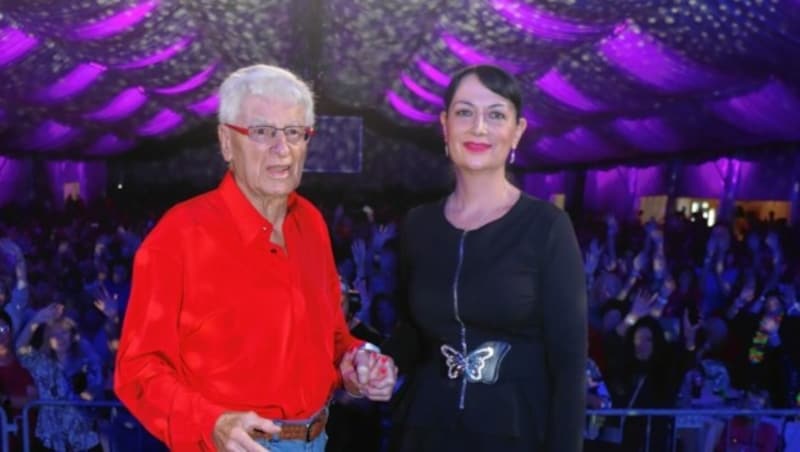 Georg Oswald mit seiner Angie beim Musifest in Umag. Das war einer seiner letzten öffentlichen Auftritte. (Bild: Krierer Wilfried)