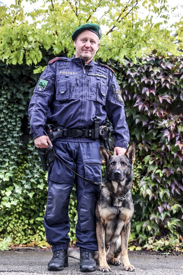 Polizeihund „Dionysos“ mit seinem oberösterreichischen Hundeführer (Bild: RobReu)