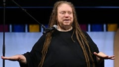 Der US-Informatiker Jaron Lanier (62) gilt als Erfinder der virtuellen Realität und moralische Instanz in der IT-Welt, hat sich aber auch als Musiker, Künstler und Autor einen Namen gemacht. (Bild: APA/AFP/GETTY IMAGES/Mike Coppola)