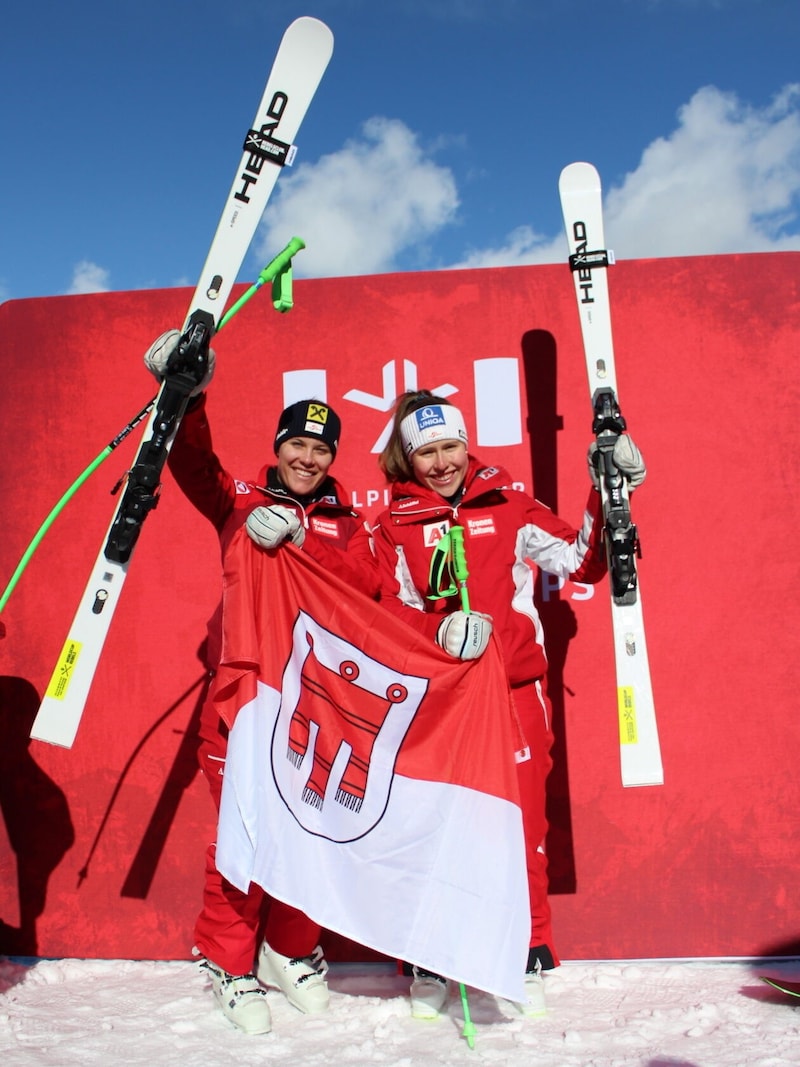 Im März 2022 jubelten Magdalena Egger (l.) und Victoria Olivier gemeinsam über Gold und Bronze im Super-G der Junioren-WM.  (Bild: Peter Weihs/Kronenzeitung)