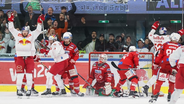 Enttäuschte Gesichter beim KAC, Gegner Salzburg jubelte. (Bild: GEPA pictures)