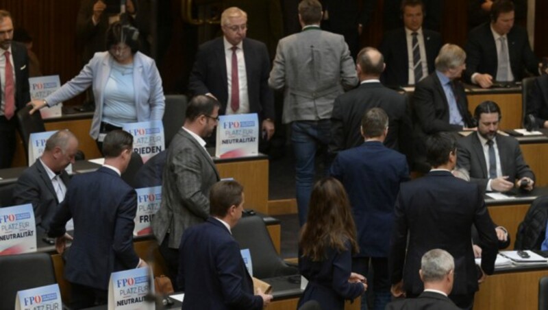 Protestaktion der FPÖ (Bild: APA/ROBERT JGER)