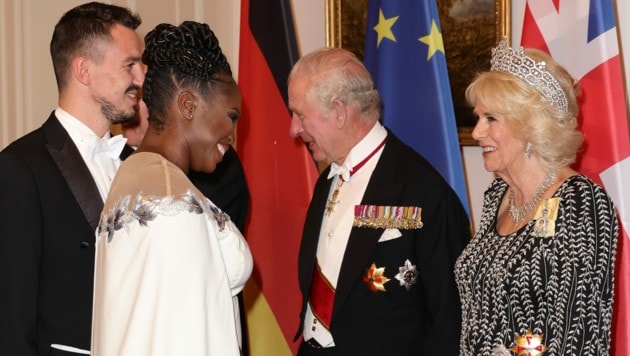 Motsi Mabuse beim Staatsbankett auf Schloss Bellevue im Gespräch mit König Charles und Königin Camilla (Bild: action press / Action Press / picturedesk.com)